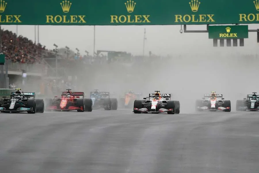 Vista general de los pilotos durante la carrera de F1 en Turquía en 2010